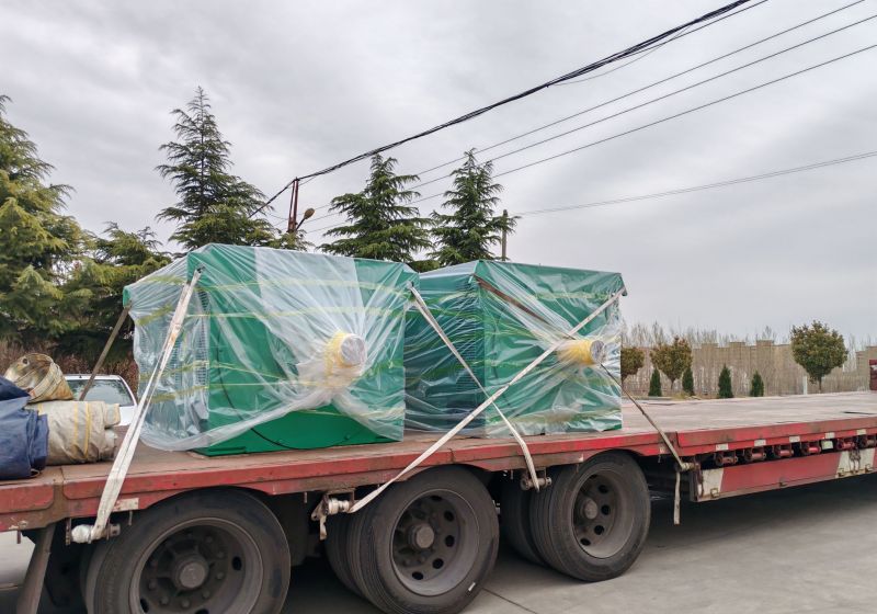 2台630kw/10kv高壓電機發往港口（kǒu），準備（bèi）出（chū）口